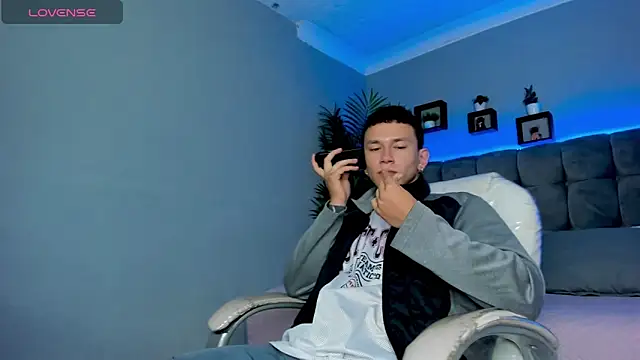 Snapshot of Thomas_moon chatting on 16, 4, 2026 Thomas moon online show from 16, 4, 2026