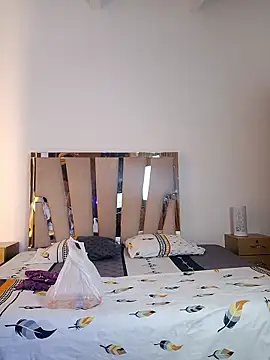 Elowen Clark online show from 8, 2, 2026