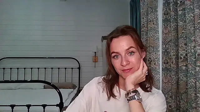 Snapshot of Niravyn_ chatting on 6, 11, 2025 Niravyn online show from 6, 11, 2025