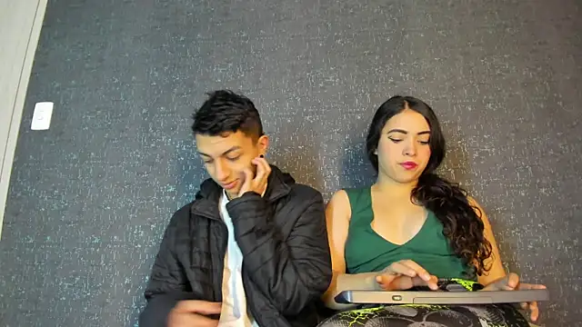 NickandAbby  online show from 18, 11, 2025