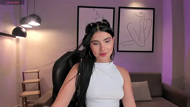 MiaLaurence online show from 2, 10, 2025