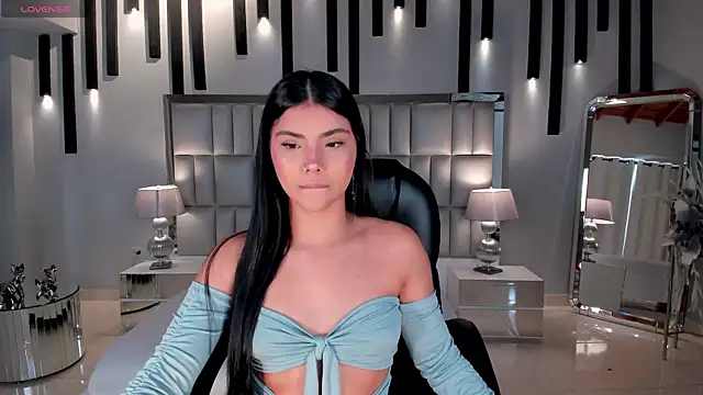 MiaLaurence online show from 24, 6, 2026