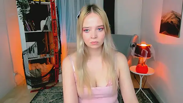 BellaMontgomery online show from 28, 10, 2025