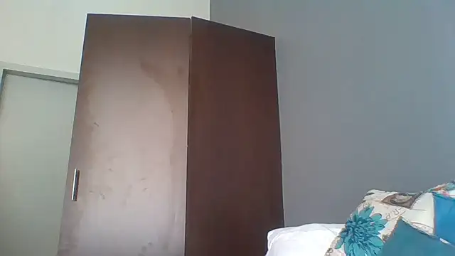 Snapshot of CouplesX96xx chatting on 4, 4, 2026 CouplesX96xx online show from 4, 4, 2026