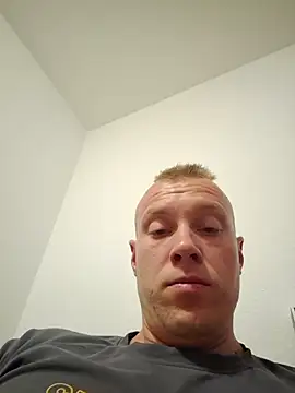 Melly4You online show from 8, 9, 2025