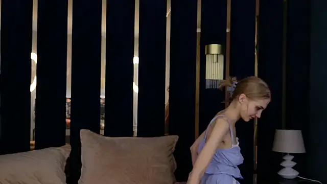 4example Chloe online show from 3, 3, 2026