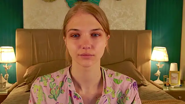 4example Chloe online show from 13, 4, 2026