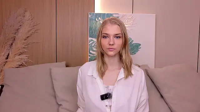 Snapshot of 4example_Chloe chatting on 18, 6, 2026 4example Chloe online show from 18, 6, 2026