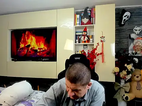 SpartacusDaddy48 online show from 4, 3, 2026