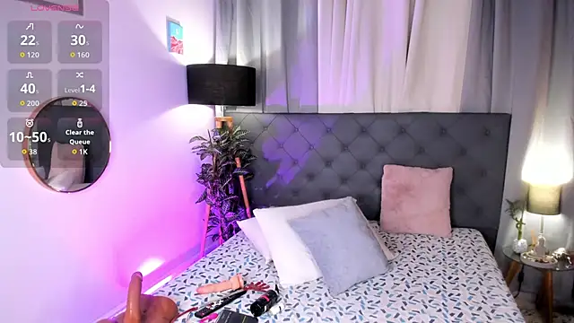 Snapshot of EmaaaBrown_ chatting on 30, 11, 2025 EmaaaBrown online show from 30, 11, 2025