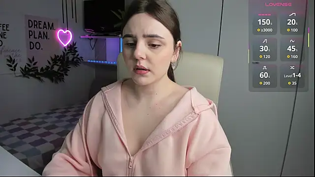 LiaWoow online show from 28, 9, 2025