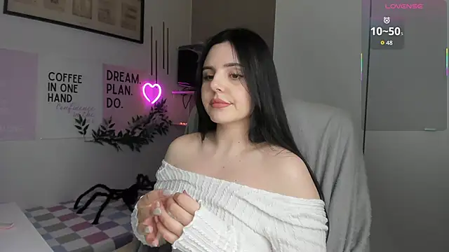 LiaWoow online show from 9, 11, 2025