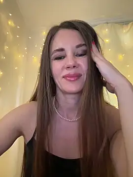 Snapshot of LucieMack chatting on 13, 5, 2026 LucieMack online show from 13, 5, 2026