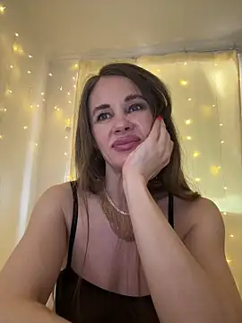 Snapshot of LucieMack chatting on 21, 5, 2026 LucieMack online show from 21, 5, 2026