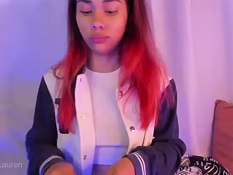 Laurenn 2 online show from 15, 11, 2025