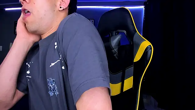 Snapshot of alexgiraldo__ chatting on 15, 9, 2025 alexgiraldo online show from 15, 9, 2025