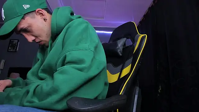 Snapshot of alexgiraldo__ chatting on 3, 10, 2025 alexgiraldo online show from 3, 10, 2025