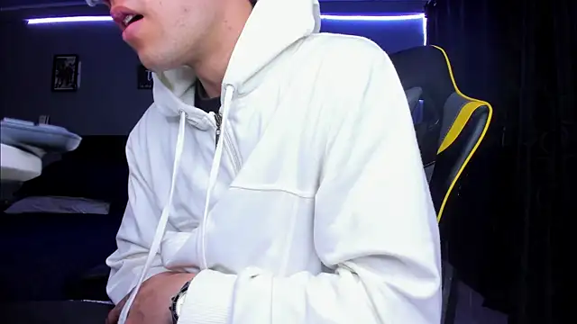 Snapshot of alexgiraldo__ chatting on 28, 10, 2025 alexgiraldo online show from 28, 10, 2025