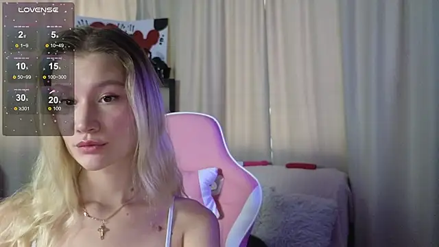 Snapshot of _Anna_Nolan_ chatting on 24, 10, 2025 Anna Nolan online show from 24, 10, 2025