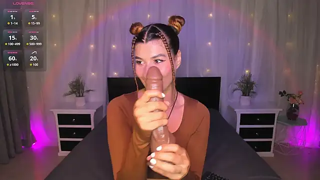 Snapshot of Evolet_Bee chatting on 18, 10, 2025 Evolet Bee online show from 18, 10, 2025