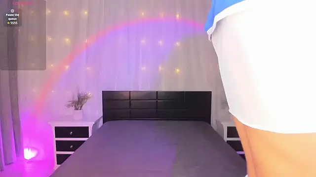 Snapshot of Evolet_Bee chatting on 17, 12, 2025 Evolet Bee online show from 17, 12, 2025