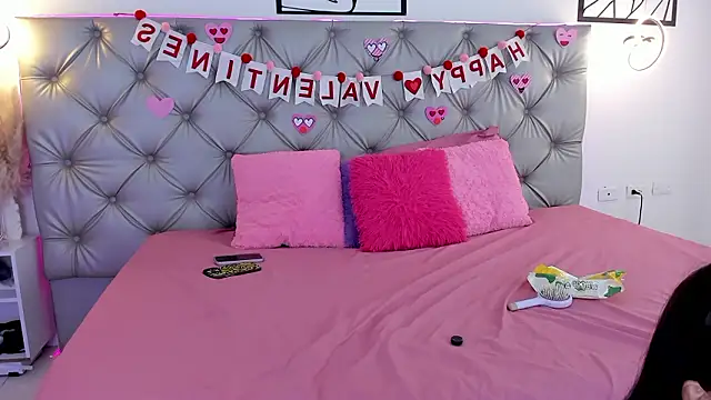 Naughty Couple83 online show from 28, 2, 2026