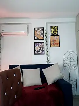 mishelkrave  online show from 9, 10, 2025