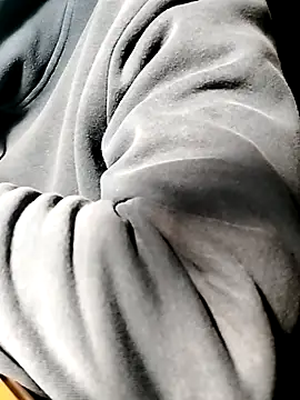 Snapshot of JohnnyTos chatting on 8, 5, 2026 JohnnyTos online show from 8, 5, 2026