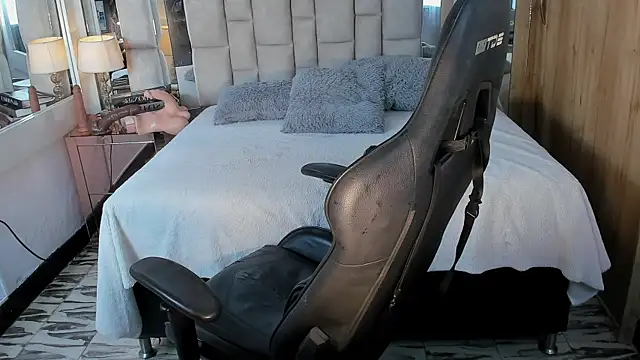 MaddyGray  online show from 19, 9, 2025