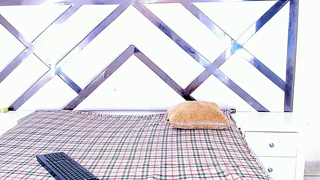 Snapshot of LadyandMaverick chatting on 15, 12, 2025 LadyandMaverick online show from 15, 12, 2025