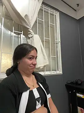 Alyha Cortes online show from 4, 2, 2026