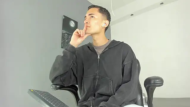 Snapshot of ritchie_alameda chatting on 10, 10, 2025 ritchie alameda online show from 10, 10, 2025
