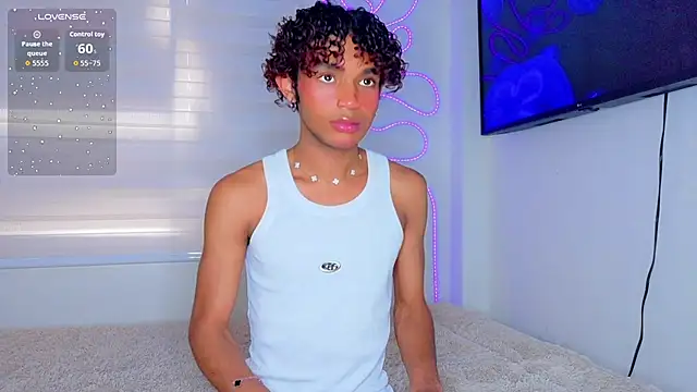 Snapshot of Aaron_Wiinter chatting on 7, 2, 2026 Aaron Wiinter online show from 7, 2, 2026