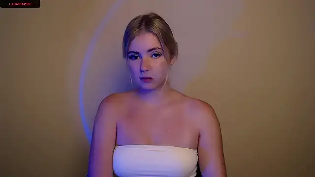 AliceHotty  online show from 28, 10, 2025