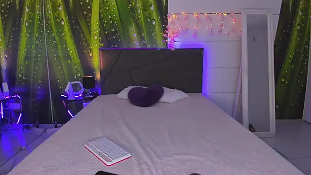 HollyTailors online show from 16, 10, 2025