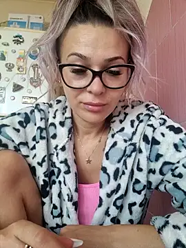 iSelena online show from 15, 9, 2025