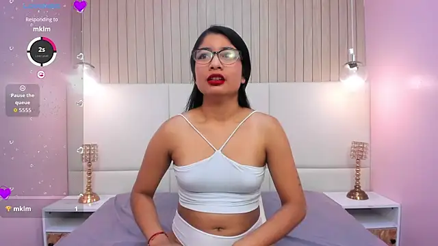 MelanyWayne  online show from 25, 5, 2026
