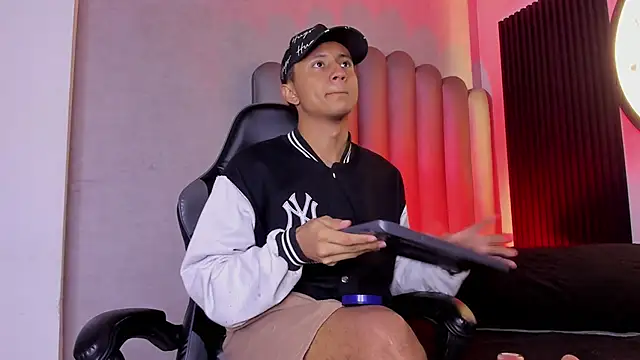  Leohot  online show from 28, 11, 2025