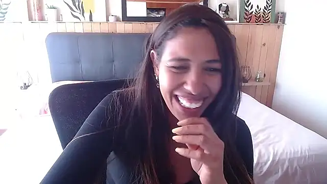 IVONNE COLLINS33 online show from 10, 9, 2025