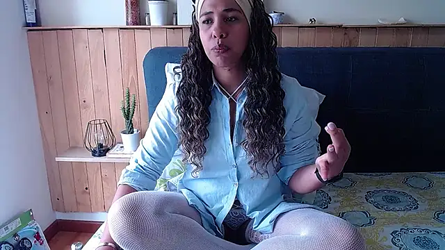 IVONNE COLLINS33 online show from 20, 9, 2025