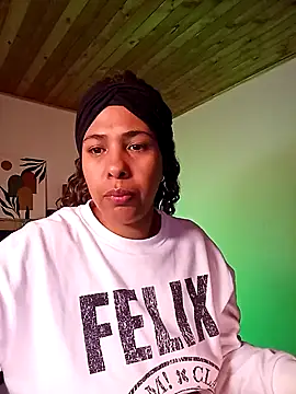 IVONNE COLLINS33 online show from 4, 2, 2026