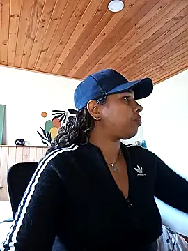 IVONNE COLLINS33 online show from 4, 3, 2026