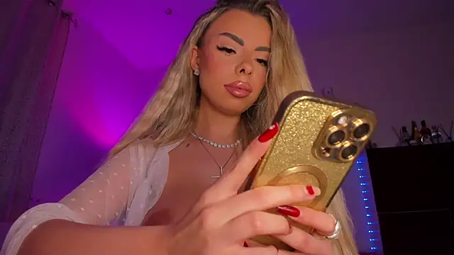 SerraVondeee online show from 27, 11, 2025