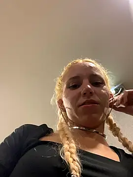 Snapshot of Bruna551 chatting on 18, 10, 2025 Bruna551 online show from 18, 10, 2025