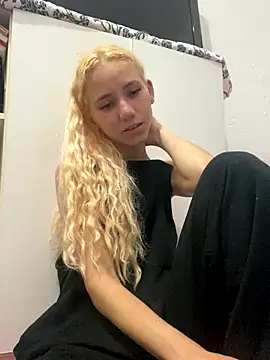 Snapshot of Bruna551 chatting on 19, 10, 2025 Bruna551 online show from 19, 10, 2025