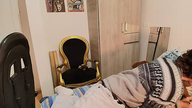 Nude Boy18 online show from 18, 10, 2025