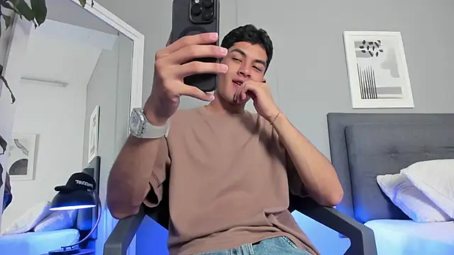 Tylerffoxx online show from 14, 10, 2025