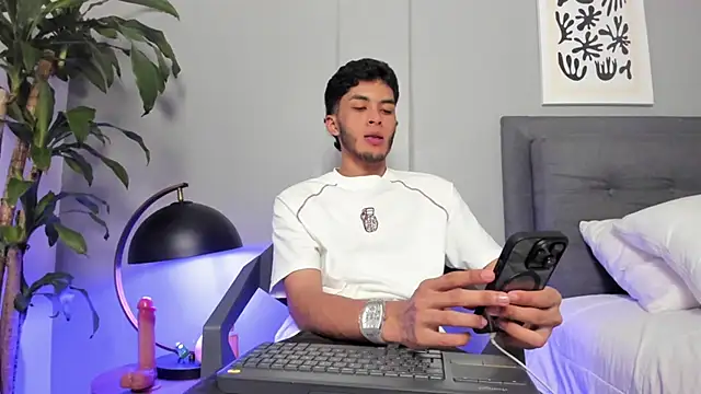 Snapshot of Tylerffoxx chatting on 26, 6, 2026 Tylerffoxx online show from 26, 6, 2026