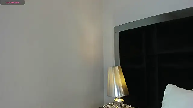 CarolineLee  online show from 12, 2, 2026