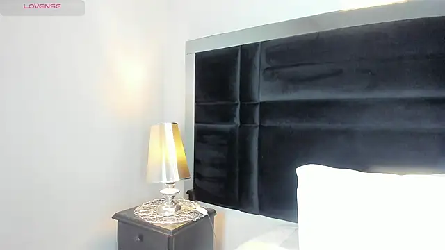 CarolineLee  online show from 27, 3, 2026